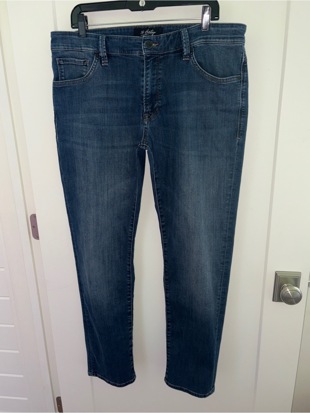 34 Heritage Courage Mid-rise straight leg jeans 35/32 EUC LN